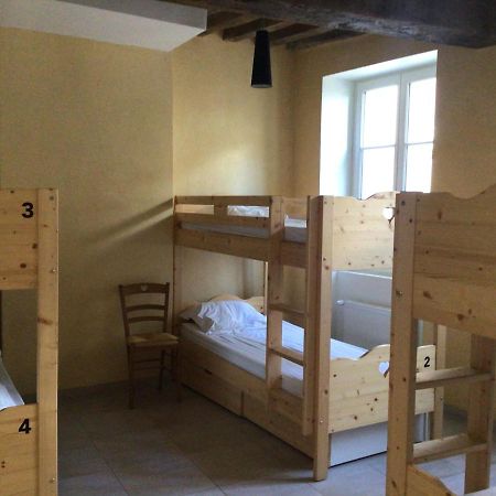 L'Auberge De Трени Екстериор снимка
