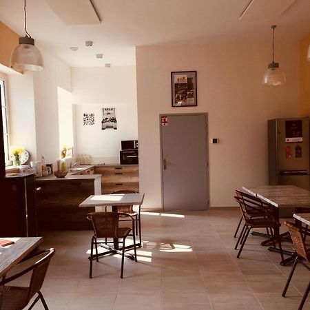 L'Auberge De Трени Екстериор снимка