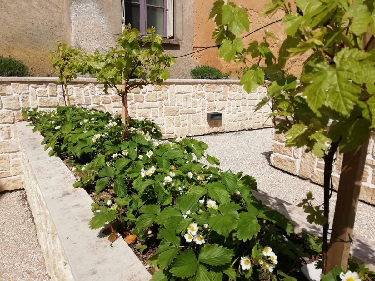 L'Auberge De Трени Екстериор снимка