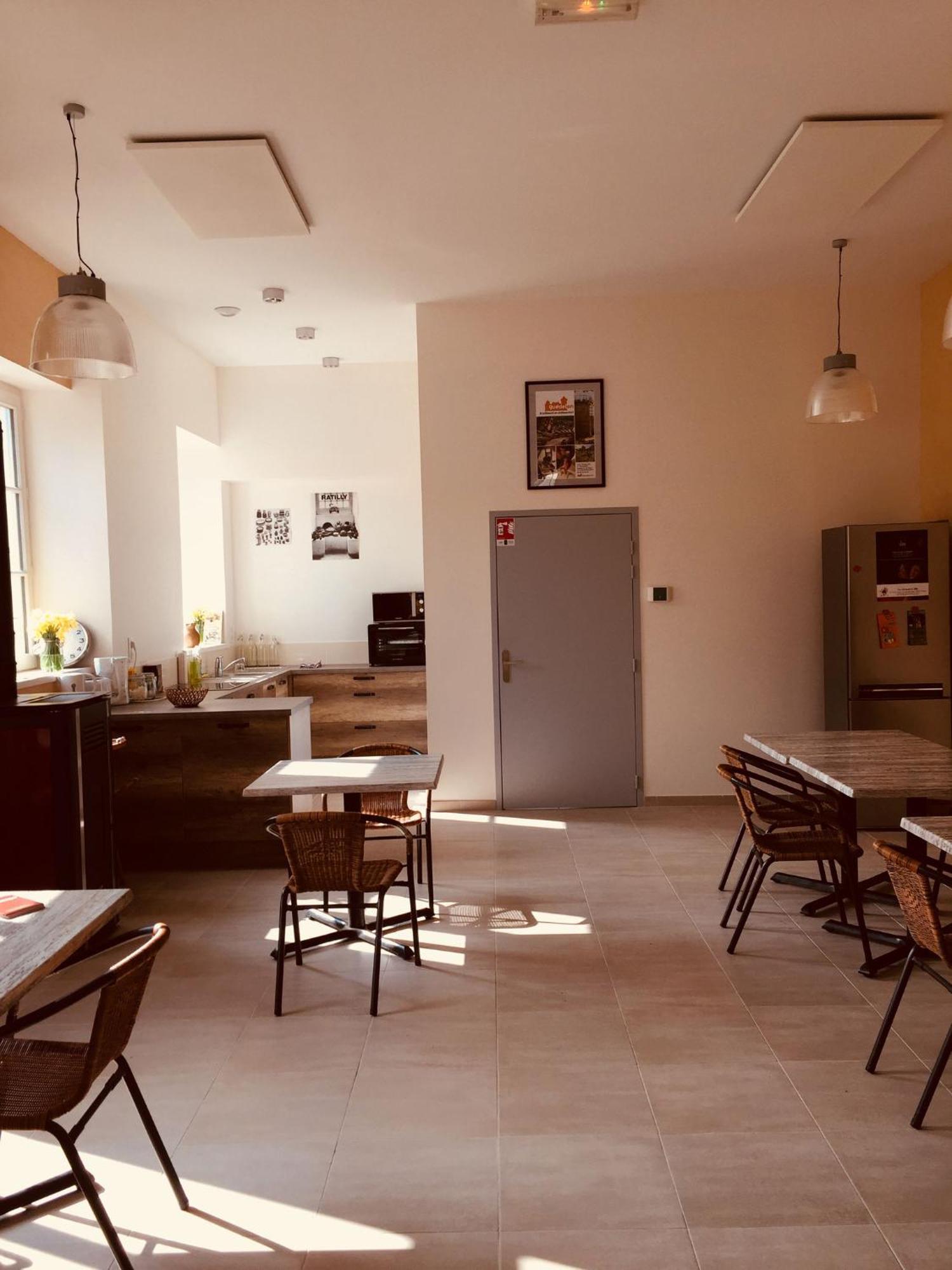 L'Auberge De Трени Екстериор снимка